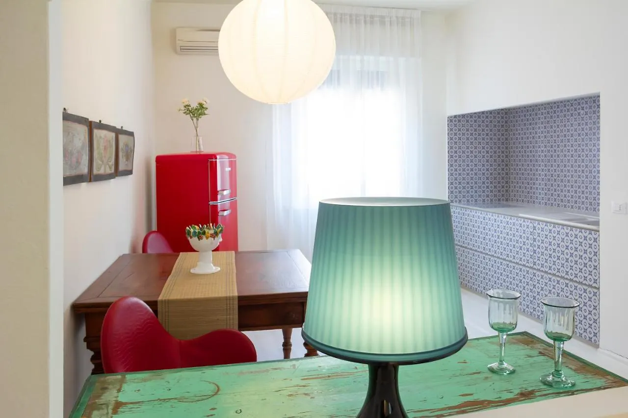 Dellefarfalle Boutique Apartments 圣阿兹吉罗迪奥 0*,  意大利